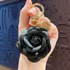 Llavero Colgante de Camelia de Cuero de Moda de Dibujos Animados Lindo Adorno para Bolso Accesorio de Coche Regalo al por Mayor