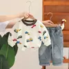 Conjunto Estiloso de Roupas para Bebê Primavera e Outono, Conjunto de Duas Peças com Moletom Cool Tema Carros, Conjunto de Roupa de Outono para Meninos Estilo Coreano