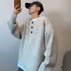 Nuevo suéter retro americano Henley para hombre 2026, colección otoño/invierno, con un diseño relajado y elegante, tacto lujoso y tejido suave y cómodo.