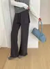Calça de moletom macia estilo coreano para o início do outono, com cordão na cintura elástica, design de peça dupla falsa, levemente flare, que cobre o quadril e emagrece 828