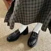 Mocasines estilo británico de punta redonda con moneda dorada, modelo nuevo en piel de vaca, con suela gruesa de 5 cm y tacón ancho, zapatos de cuero sin cordones estilo perezoso con punta dividida