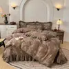 Juego de cuatro piezas de cubrecama de gasa arrugada tipo nube Clase A con falda de cama acolchada y engrosada que se mantiene en su lugar, colcha de encaje estilo vintage francés