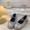 Sapatilhas de Ballet Prata com Laço e Bico Baixo para Mulheres 2025 Outono Novo Sapatilhas Francesas Mary Jane Retro Sapatos Pequenos de Couro