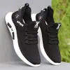 Sapatos Casuais de Malha Fina de Verão para Homens, Tênis Esportivos Respiráveis e Antiodor, Tênis de Corrida com Sola Ultra-Macia para Homens, Sapatos Brancos Versáteis para Homens