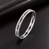 Pulseras de Acero de Titanio para Niñas, Joyería con Números Romanos, Pulseras de Acero Inoxidable de Lujo Ligero de Nicho que Se Pueden Mojar, No se Desvanecen y Versátiles