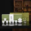 Juego de Té Kung Fu Personalizado de Porcelana Blanca Dehua con Tazón de Tapa de Tres Piezas, Taza de Compartir de Vidrio, Juego Pequeño, Juego de Regalo, Personalización Corporativa
