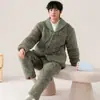 2025 Novo Pijama de Inverno Masculino Ultra-Espesso Acolchoado de Três Camadas Espessado com Forro de Lã Conjunto de Roupa de Casa de Flanela Masculina
