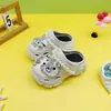 Novas Sandálias de Dedo da Moda para Meninos e Meninas, Corrente de Pérolas, Urso de Diamante Prateado, Tamancos Versáteis, Sandálias com Biqueira Antiderrapante e Solado Macio