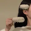 Nuevo Modelo 2026 [Luz Suave Blanco Suave] Pinza para el Cabello de Borla de Zirconia de Invierno Pinza Lateral Versátil de Felpa Accesorio para el Cabello para Mujeres