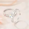Anillo de Pareja Amantes a la Luz de la Luna de Plata de Ley 925 Estilo Frío Ins Piedra de Luna Diseño de Lujo Ligero Sentido Par de Hombres y Mujeres Venta al por Mayor