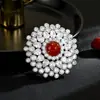Broche Exquisito y de Moda de Girasol Hueco, Elegante y Lujoso Accesorio de Solapa para Traje, Nuevo Diseño de Lujo con Diamantes Completos