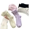 Meias grossas de tricô brancas para mulheres, novo estilo outono/inverno 2026, meias longas para dormir, quentes para o inverno, forradas com fleece, grossas e com design de babado