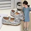 Zapatos tipo ballet de lunares para niñas, nuevo modelo de verano 2026, punta cerrada, antideslizantes, transpirables, suela plana, modernos zapatos Mary Jane de piel