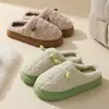 Chinelos de Algodão da Moda para Mulheres 2026 Outono/Inverno Novo Estilo Interno Casa Veludo Plus Sola Grossa Antiderrapante Chinelos Peludos de Casal