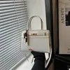Bolso de mano de moda transfronterizo europeo y americano para el día a día 2026, minimalista, chic y retro con colores contrastantes, bandolera, tote y bolso de hombro para mujer