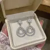 Pendientes europeos y americanos de gota de agua huecos con circonita transfronterizos, diseño único, pendientes vintage de nicho, pendientes de lujo ligero de alta gama al por mayor