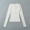 Bt956-25 Invierno Nuevo Diseño Un Botón Bolsillo Pequeño Corte Ajustado Top Camiseta Estilo Minimalista Americano Adelgazante