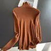 Nuevo estilo 2026 suéter de punto ajustado de cuello alto, camiseta interior de manga larga en capas para un look sofisticado, venta al por mayor H08FS5238
