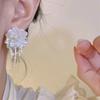 Brincos de Camélia Branca Elegantes Elegantes Brilho Diamante Brilhante Brincos com Franjas Alto Senso Nicho Flores Exquisitas Brincos com Pino de Prata