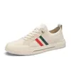 Sapatos masculinos para primavera e outono, novos sapatos slip-on com painel de malha respirável, sapatos de trabalho casuais em lona
