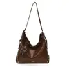Bolso de Hombro de Cuero Suave con Remaches Retro 2026 Nuevo Bolso de Mano para Mujer de un Solo Hombro Gran Capacidad Estilo Rock Grande