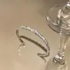 Pulseira Aberta de Metal Europeia e Americana Transfronteiriça com Zircônia Trapezoidal Emendada, Design Único, Estilo Nicho, Joia de Luxo Leve e Toque de Alto Padrão