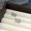 Pendientes de Lazo con Microincrustaciones de Circonita Sintética, Colección Primavera 2026, Estilo de Lujo Ligero, Diseño Único, Pendientes Súper Brillantes