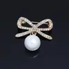 Venta de Liquidación Broche de Perlas y Pedrería Mariposa Flor Abeja Múltiples Pines de Aleación Accesorios para Ropa Fin de Línea Mayoreo