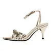 Novidades Primavera e Verão: Sapatos de Salto Alto Silenciosos e de Luxo Discreto, Modernos e Elegantes, com Tiras Torcidas e Saltos Finos para Mulheres