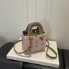 Bolso cuadrado vintage para mujer, nuevo modelo transfronterizo, bolso Lady Dior, elegante y con estilo, nicho de alta gama, bolso de hombro y cruzado, bolso para niños