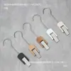 Tienda de ropa gancho de madera maciza pinza pinza para sombrero perchero para bufanda madera original gancho de pinza única bufanda decorativa S negra y blanca
