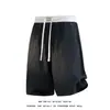 Novidade de verão, shorts casuais de seda gelada com blocos de cor para homens, corte solto, tamanho grande, shorts de praia de cinco pontos