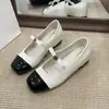 Sapatos Mary Jane estilo francês com padrão de losangos, bico quadrado e salto grosso para mulheres, coleção de verão 2026, sapatilhas casuais com tira de fivela