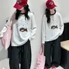 Camiseta de algodón puro para niñas transfronteriza, manga larga de otoño, nuevo modelo 2026, top de dibujos animados de moda para niños mayores con cuello de color contrastante