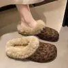 Zapatos planos redondos suaves y peludos para mujer, invierno nuevo, gris francés, con falda, temperamento de hada, más terciopelo, cálidos, zapatillas de algodón