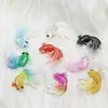 Mezcla de resina de pez koi brillante y colorida transfronteriza con 1 agujero con forma de pez dorado, taladro plano, accesorios para joyería DIY