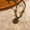 Collar de cuentas con cadena de clavícula y diseño de nicho antiguo de estilo chino retro con costuras de bambú verde, accesorios para mujer