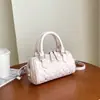 Bolsa Pequena Bordada Acolchoada para Mulheres 2026 Nova Moda Versátil Bolsa Transversal Bolsa de Mão para o Trabalho Bolsa Boston Bolsa Almofada