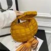 Bolsa Nuvem Plissada Estilo Coreano Casaco Feminino Acolchoado de Penas Bolsa Bolha Grande Capacidade Bolsa Dumpling Bolsa Casual Bolsa de Ombro Fashion
