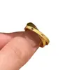 Anillo de Estrella Cruzado de Doble Capa Cepillado Dorado para Mujer Diseño Nicho Exquisito Anillo Retro para Dedo Índice 2025 Nuevo Estilo Caliente