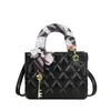 Bolso de Mano de Charol de Alta Apariencia 2025 Nueva Moda Elegante Bolso Cruzado Acolchado Bolso de Hombro Único Estilo Ins