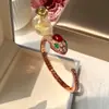 [01] Douyin con estilo europeo y americano tendencia hip hop forma de serpiente lujo total diamante completo rubí cabeza de serpiente pulsera abierta