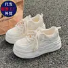 Sapatos Casuais de Malha Leves Versáteis para Estudantes Temporada 2026 Novos Tênis Macios Respiráveis de Sola Grossa Sapatos Brancos para Mulheres