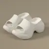 2026 Nuevas Pantuflas de Mujer Verano Uso Exterior Suela Gruesa Elevadoras Antideslizantes Moda de Gama Alta Versátiles Hogar Más Vendido Chanclas de Tira Única