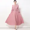 Foto Real del Nuevo Vestido Largo Elegante de Estilo Retro con Cuello Alto Fruncido de Manga Larga y Cinturón