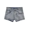 Look "estilo sal" de menina descolada, street style para meninas baixinhas, design único, shorts jeans hot girl de nicho, nova coleção estilo Hong Kong verão 2024