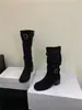 Botas de Tacón Grueso Punta Redonda de Gamuza a Media Pantorrilla para Mujer 2025 Otoño/Invierno Nuevas Botas de Moda Uso Bidireccional Botas de Mujer Botines Retro con Hebilla de Cinturón