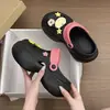 2026 Sapatos de Buraco EVA Verão Feminino Solado Grosso Uso Externo Novos Sandálias Fechadas de Alta Qualidade para Praia Resistentes ao Desgaste Respiráveis para Mulheres