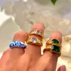 Anillo Estilo Retro Simple Transfronterizo Europeo y Americano Electrochapado al Vacío en Oro de 18K Incrustado con Circonitas de Colores y Esmalte de Porcelana Azul y Blanca