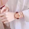 Reloj ins rojo vino estilo antiguo chino pequeño fresco simple moda oro retro chic arte estudiante
